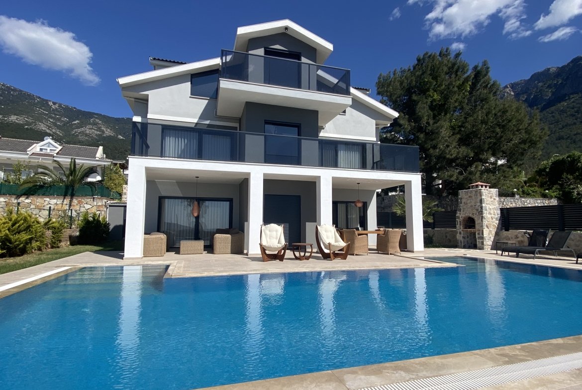 Luxury 4 Bedroom villa in Turkey for sale