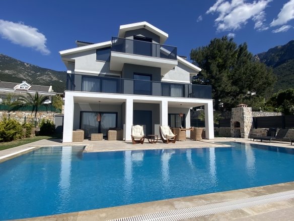 Luxury 4 Bedroom villa in Turkey for sale